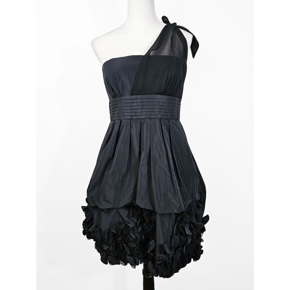 BCBGMaxAzria Dresses & Skirts - BCBG Maxazria Black Size 12 One Shoulder Taffeta Mini Dress Floral Applique